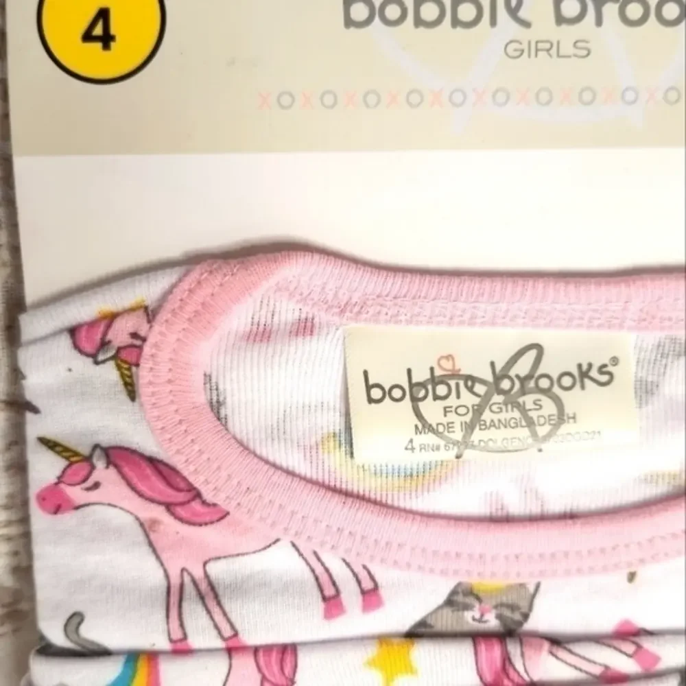 Kids pajama set tight fit NWT‎ Size 4 Unicorn Rainbow Kittens in hats